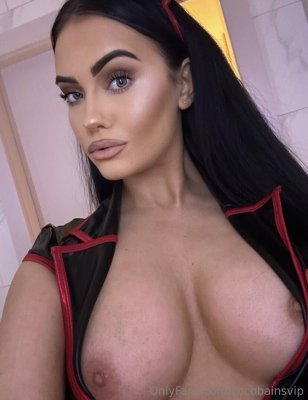 Chloe Bain Photo #17