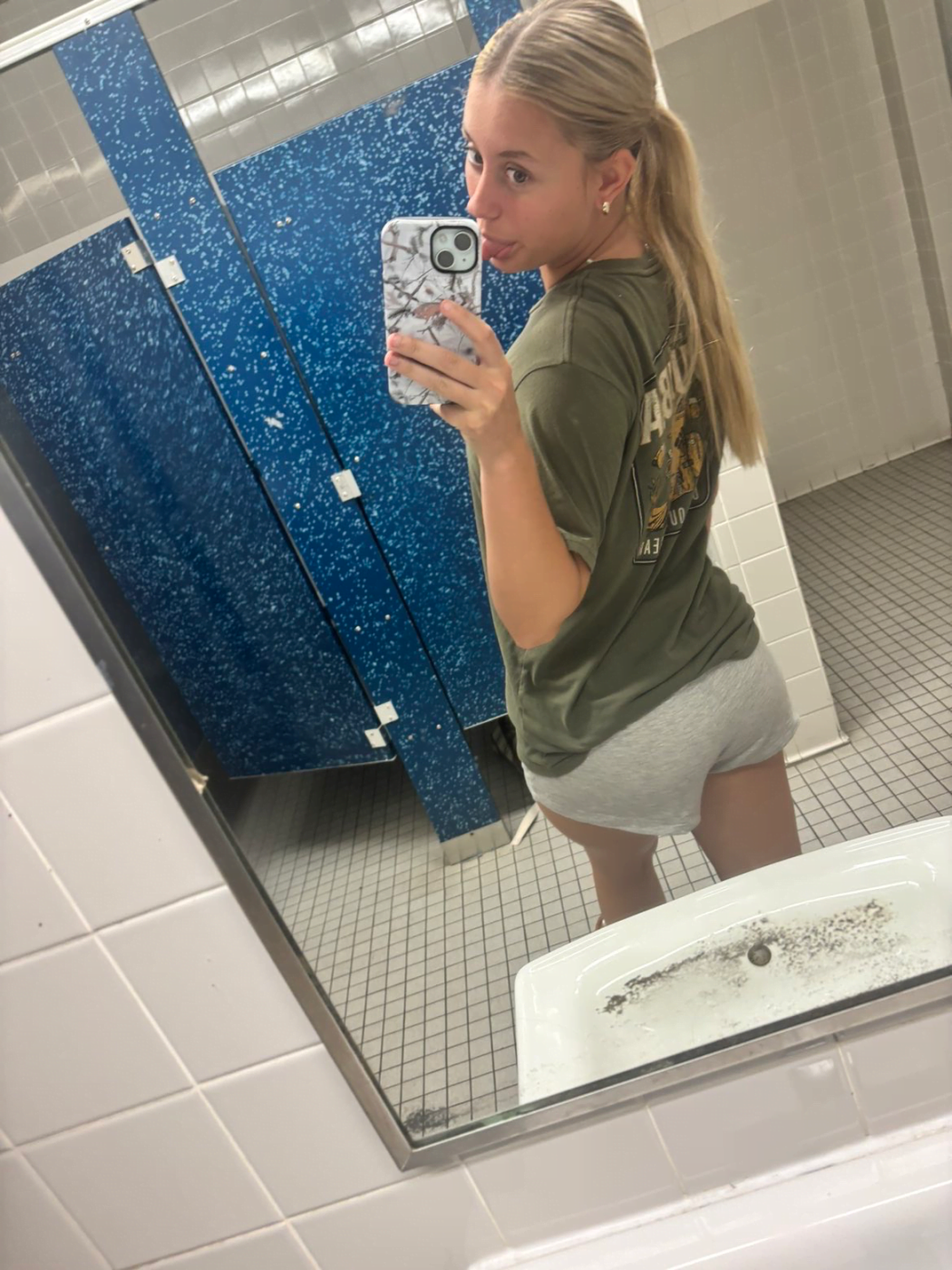 Emilia69 Photo #27