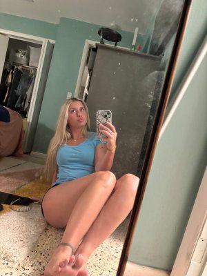 Emilia69 Photo #28