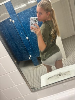Emilia69 Photo #27