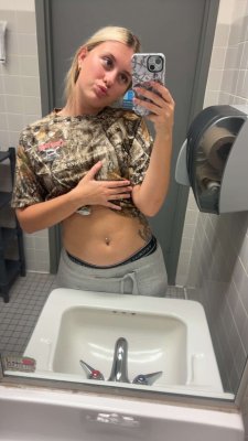Emilia69 Photo #26