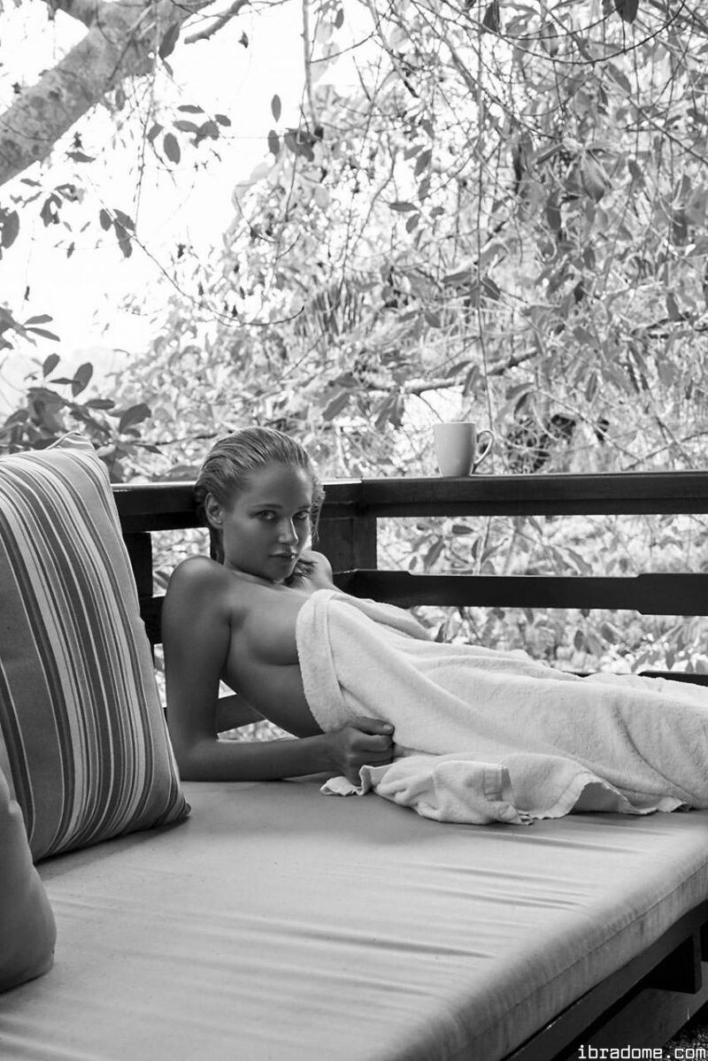 Genevieve Photo #199