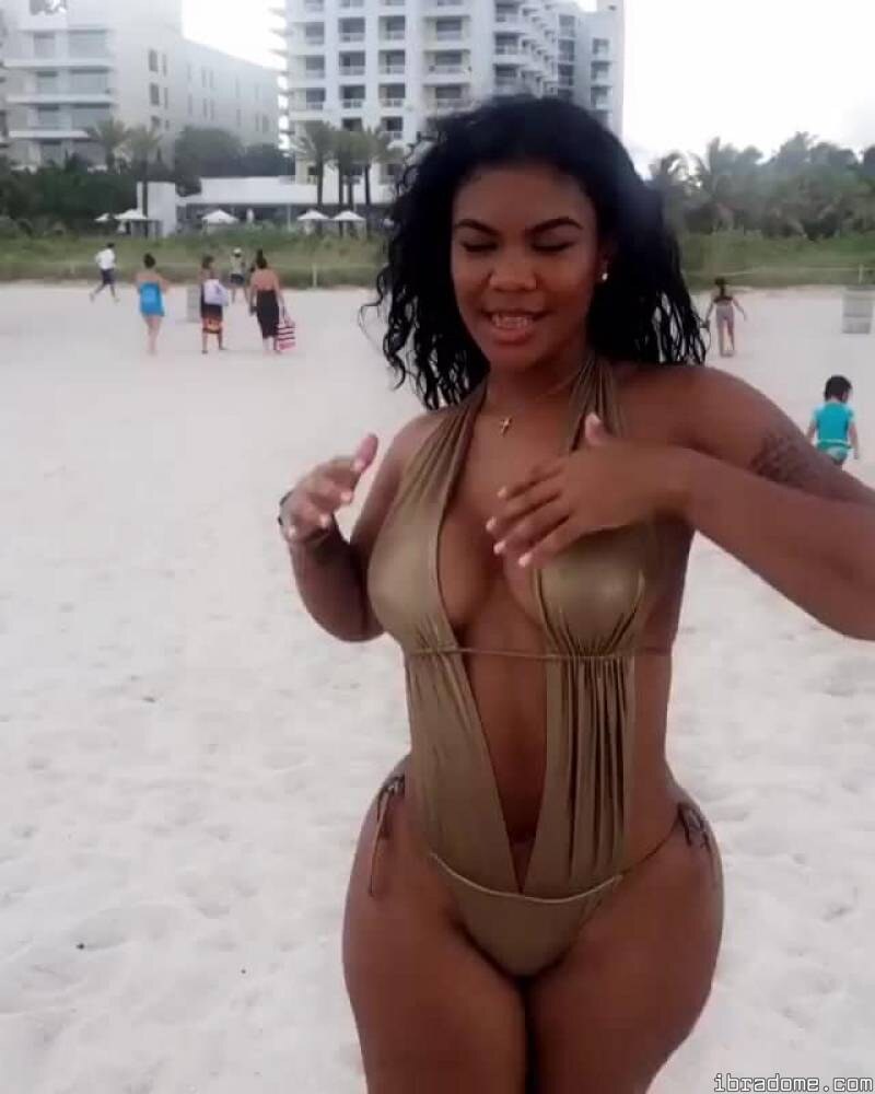 Taylor Hing Photo #18