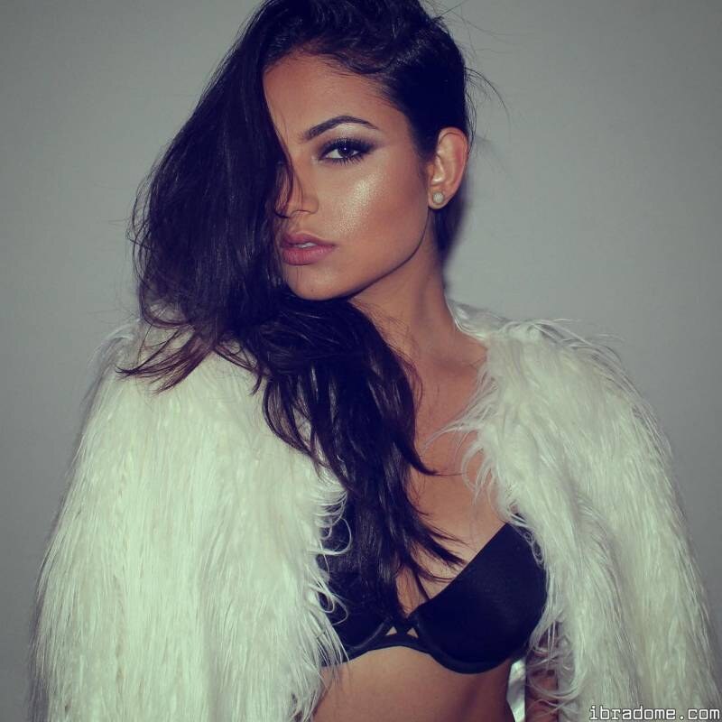Inanna Sarkis Photo #4