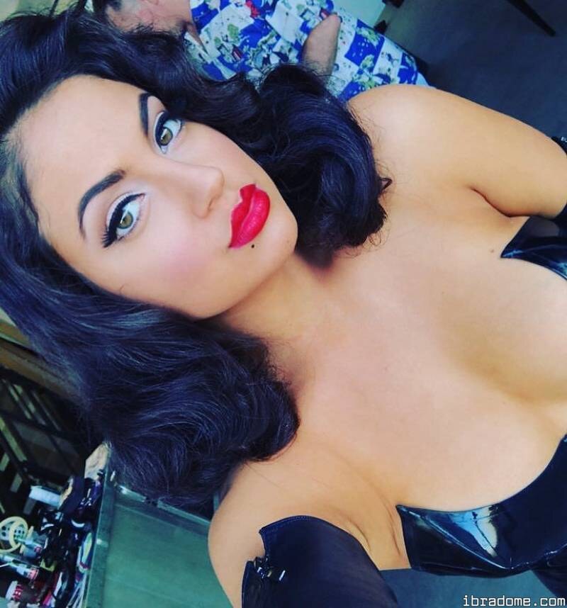 Inanna Sarkis Photo #15