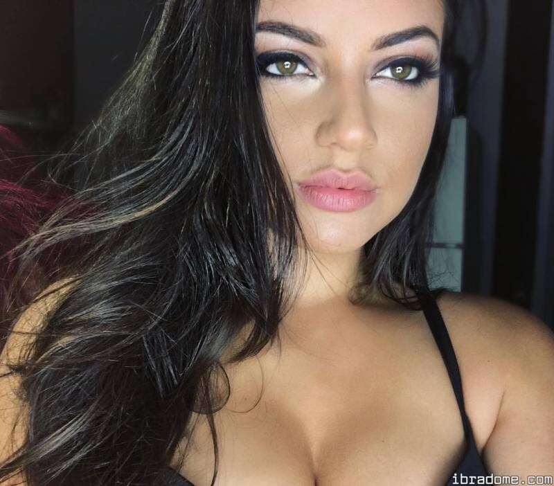 Inanna Sarkis Photo #28