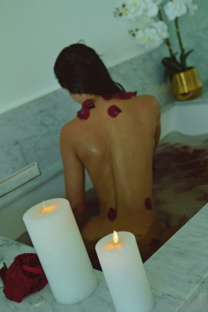 Ariana James Photo #5