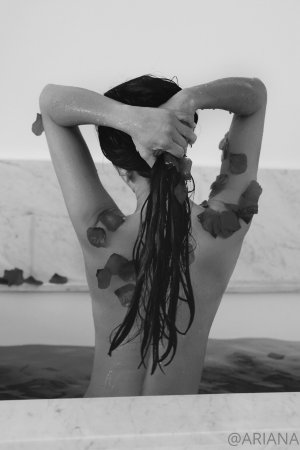 Ariana James Photo #7