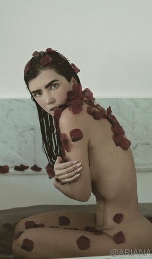 Ariana James Photo #15