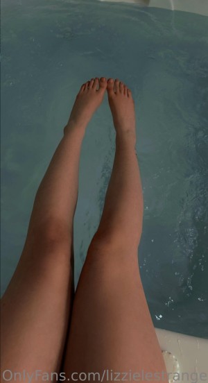 Lizzielestrange Photo #20