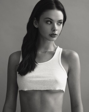 Meika Woollard Photo #40