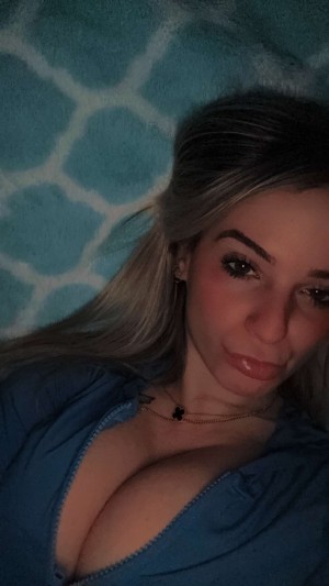 Kaitlyn Krems Photo #4