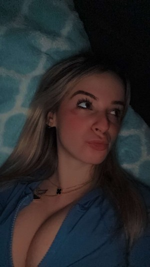 Kaitlyn Krems Photo #18