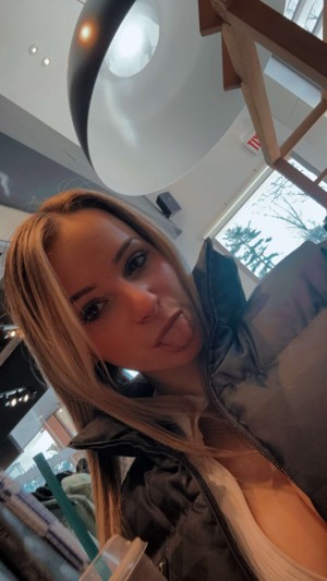 Kaitlyn Krems Photo #74