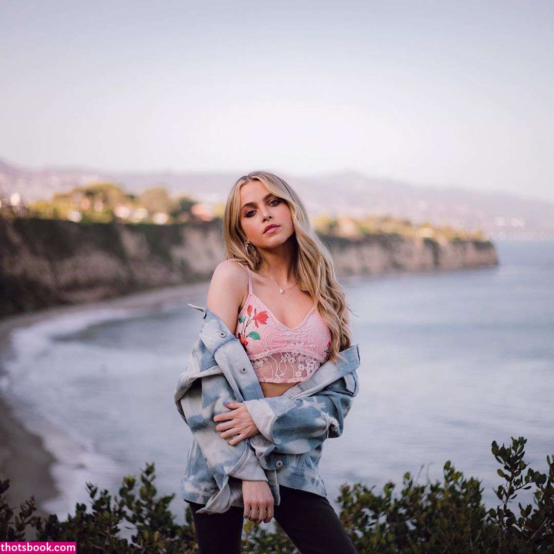 Anne Winters Photo #184