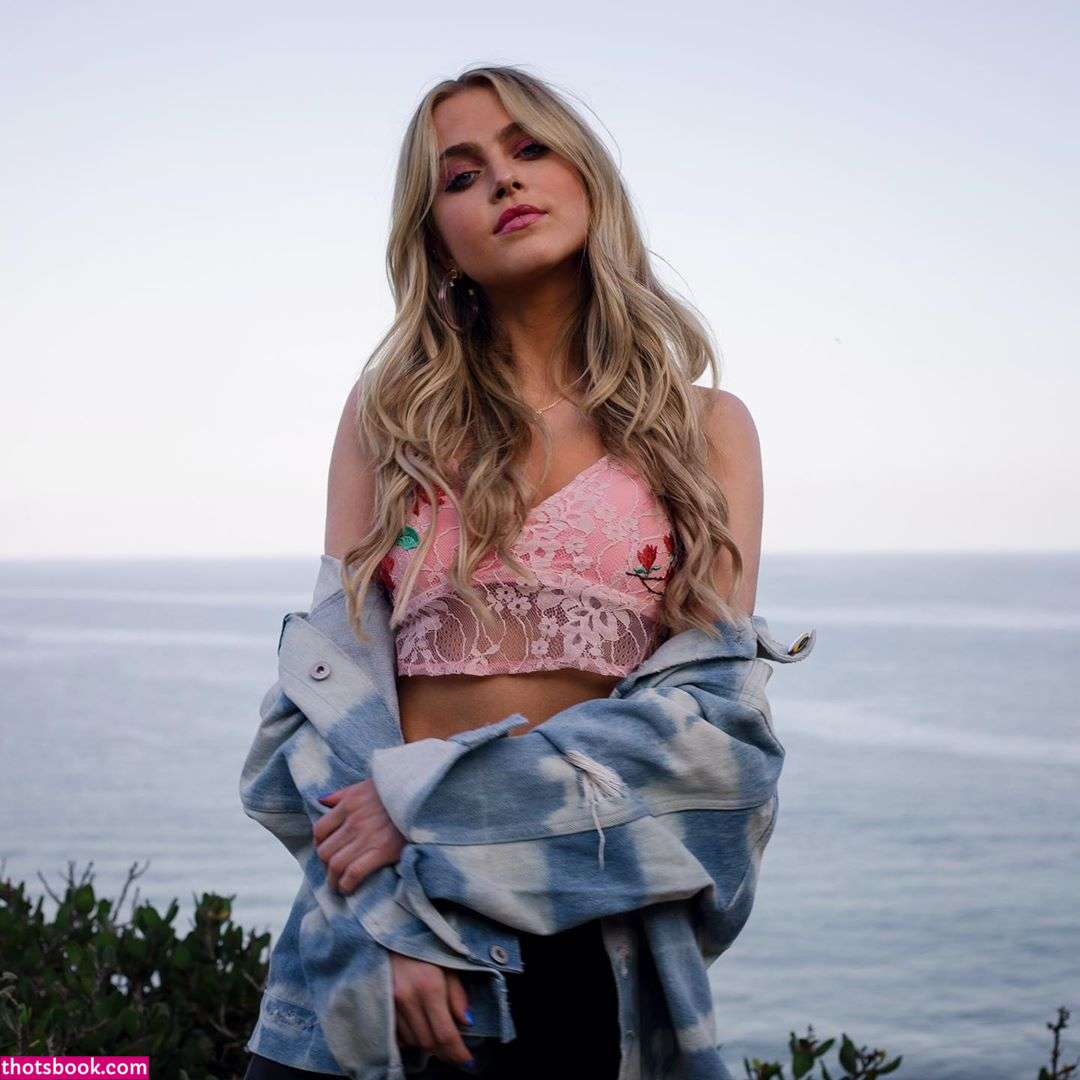 Anne Winters Photo #212