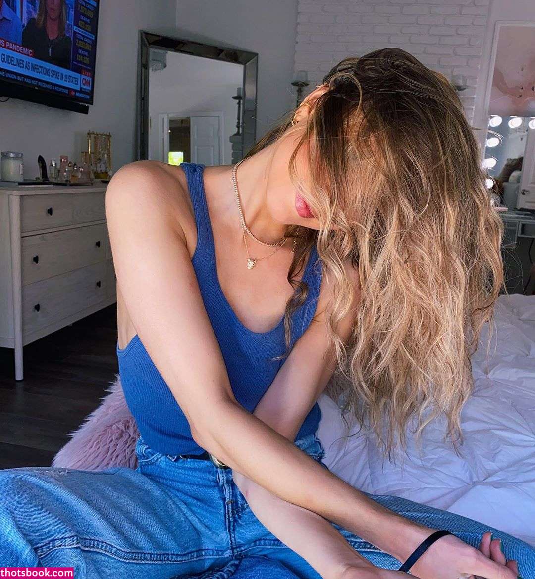 Anne Winters Photo #213