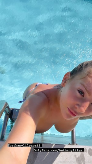 Beth lily Photo #396