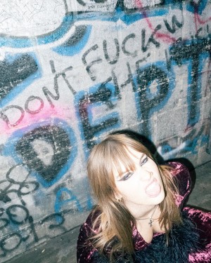 Victoria De Angelis Photo #3