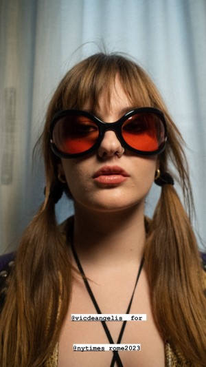 Victoria De Angelis Photo #14