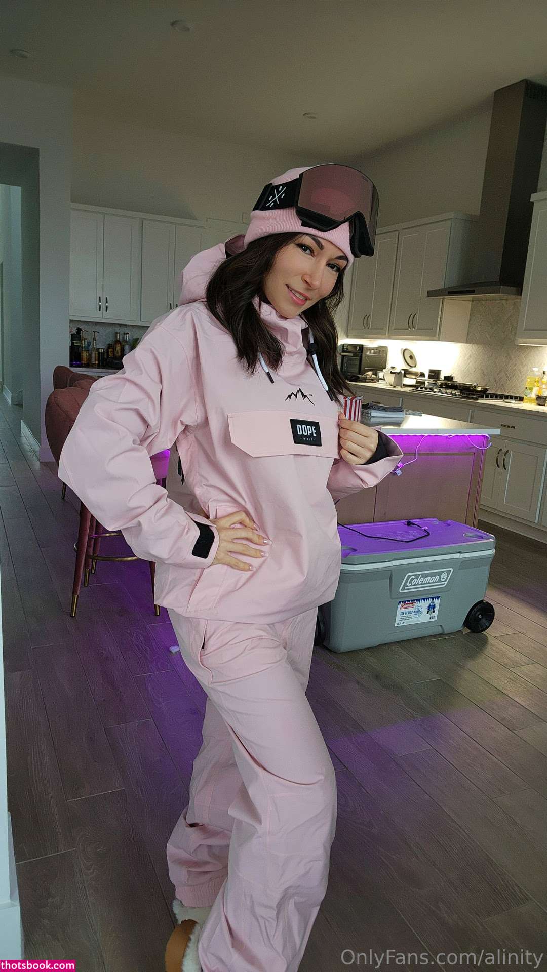 Alinity Photo #883