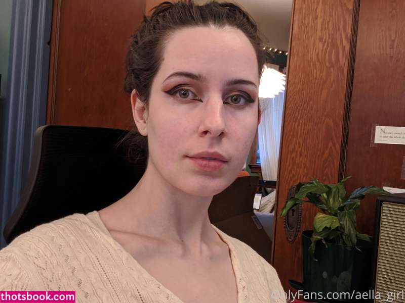 Aella Girl Photo #19