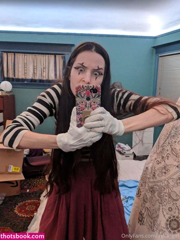 Aella Girl Photo #33