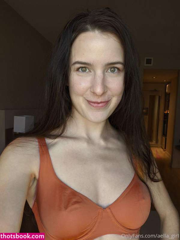 Aella Girl Photo #34