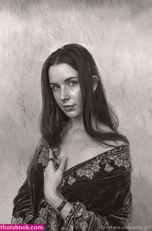 Aella Girl Photo #38