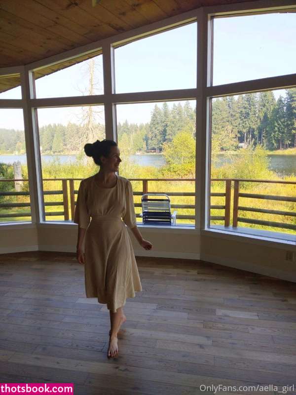 Aella Girl Photo #93