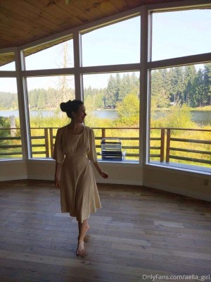 Aella Girl Photo #93