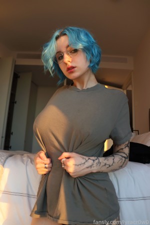 Lyra Crow Photo #377