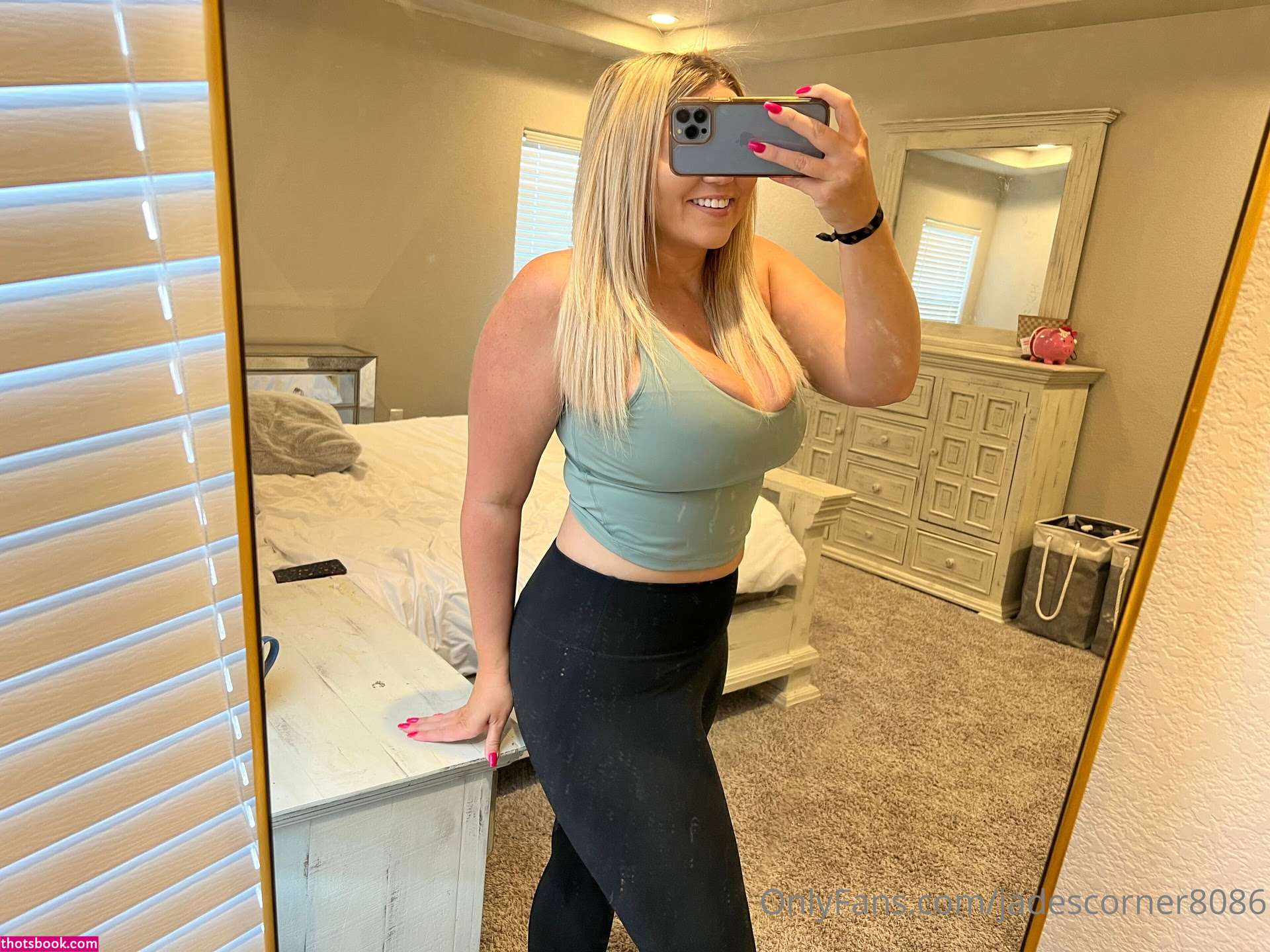 Jadescorner8086 Photo #75