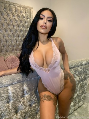 Chloe Saxon Photo #33