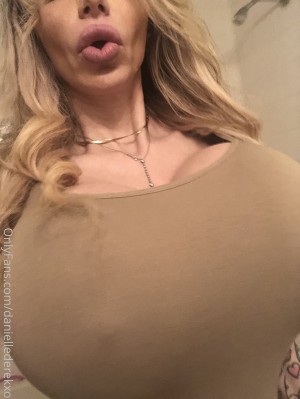 Danielle Derek Photo #34