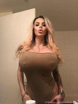 Danielle Derek Photo #36