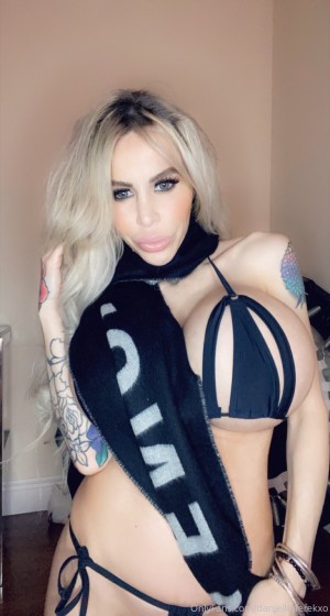 Danielle Derek Photo #81