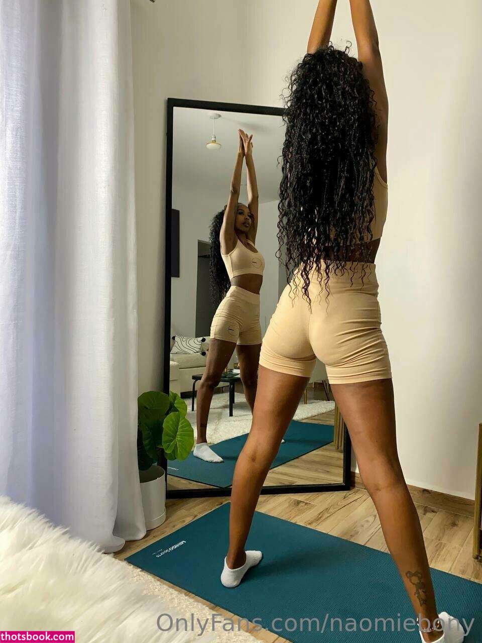 ebonynaomii Photo #8