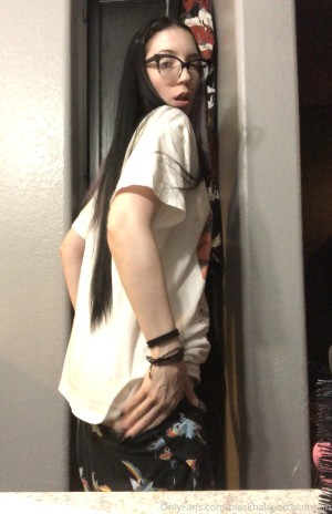 blackhairporcelainskin Photo #19