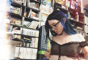 blackhairporcelainskin Photo #20