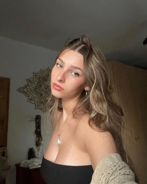 Ella Netzer Photo #21