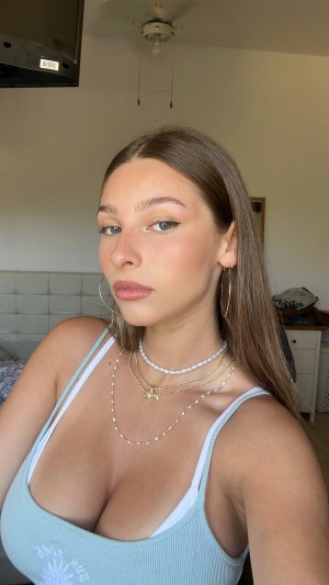 Ella Netzer Photo #33