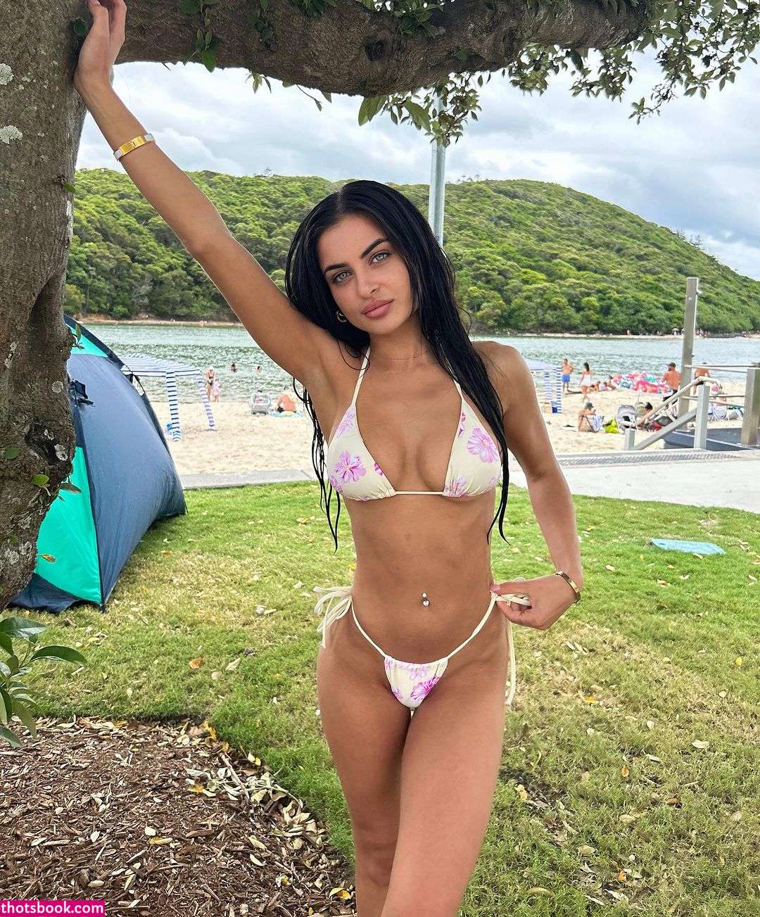 Rhiannon Kyra Photo #15