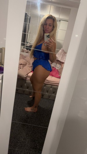 Claire Snowden Photo #19