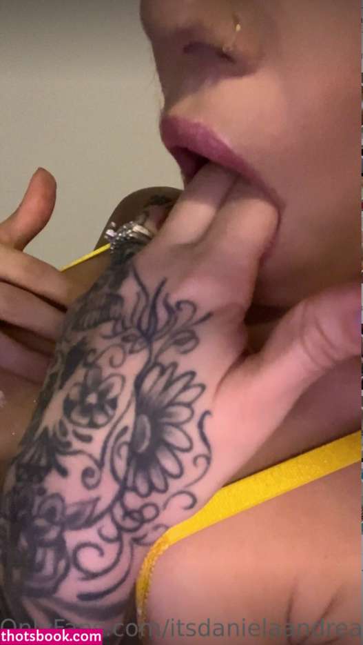 itsdanielaandrea Photo #27