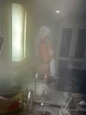 Victoria Larson Photo #11