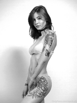 April Harel Photo #24