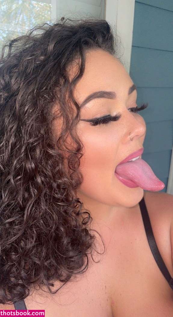 Lauren Allen Photo #23