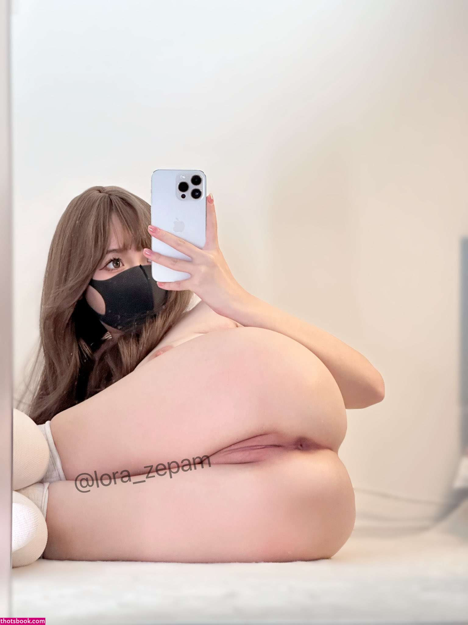 Lora Zepam Photo #14