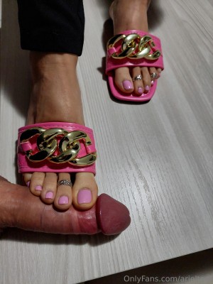 Ariel Feet Photo #23